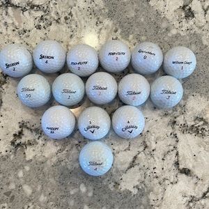 Callaway, Titleist—mixed set of 15 golf balls